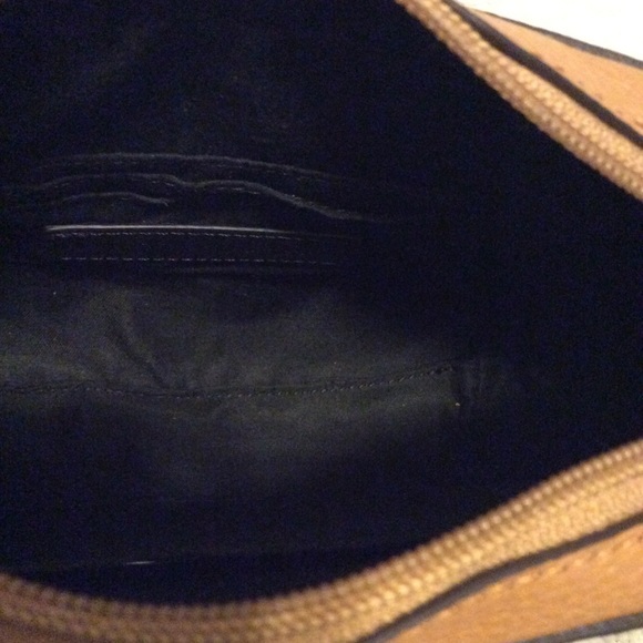 Rebecca Minkoff Camera Bag. - Picture 3 of 4